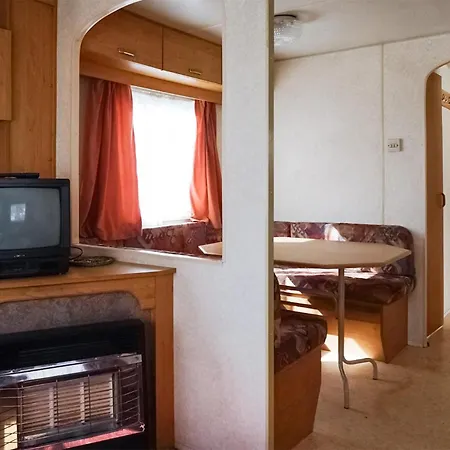 2 Bedroom Beautiful Home In Mielno Semesterbostad
